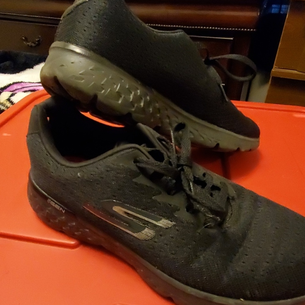 Skechers size 8